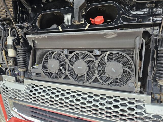 वोल्वो FH16.750 8x4 / 260T / रिटार्डर / फुल एयर Volvo FH16.750 8x4 / 260T / RETARDER / FULL AIR