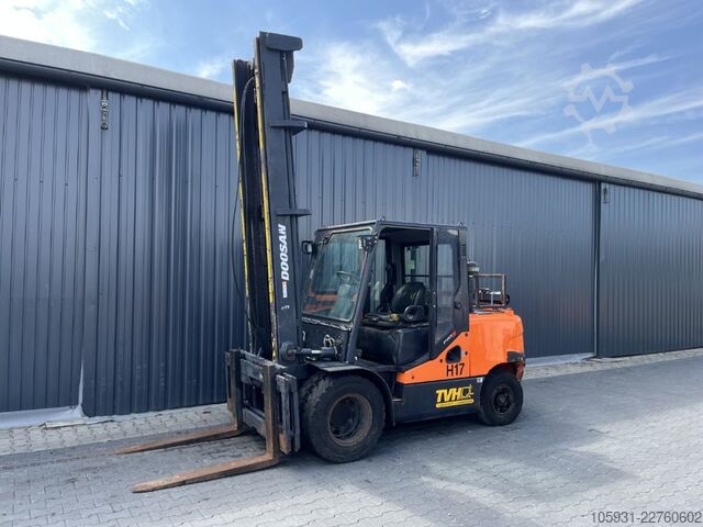 Chariot élévateur à fourche diesel Doosan D55SC-5