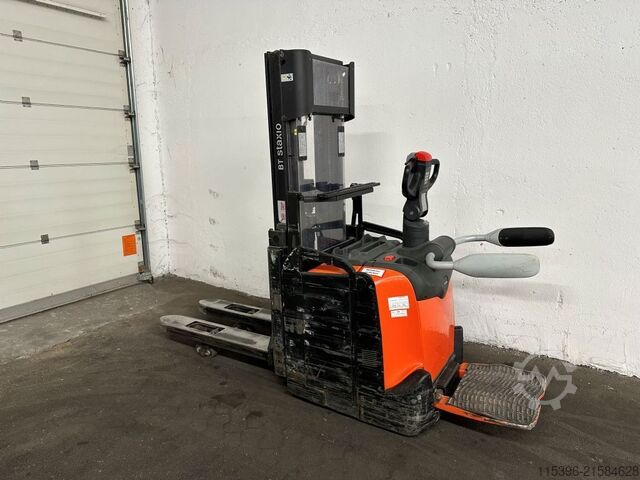 ручной штабелер Toyota SPE 120 L - TRIPLEX 3,7 m