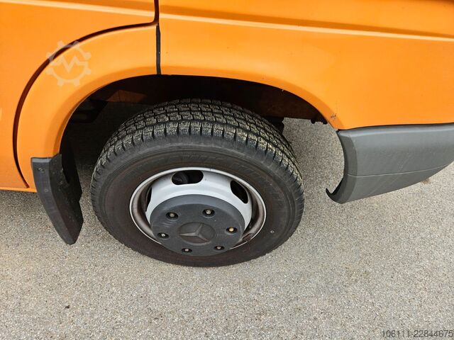 Grúa de remolque MERCEDES-BENZ Sprinter  413 CDI DOKA Standhzg. Abschleppwagen
