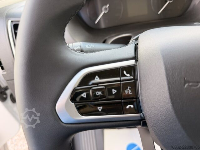 Magas tetős, hosszú tengelytávú zárt furgon Peugeot Boxer 35 L4H2 140 KlimaKameraTempo Navi