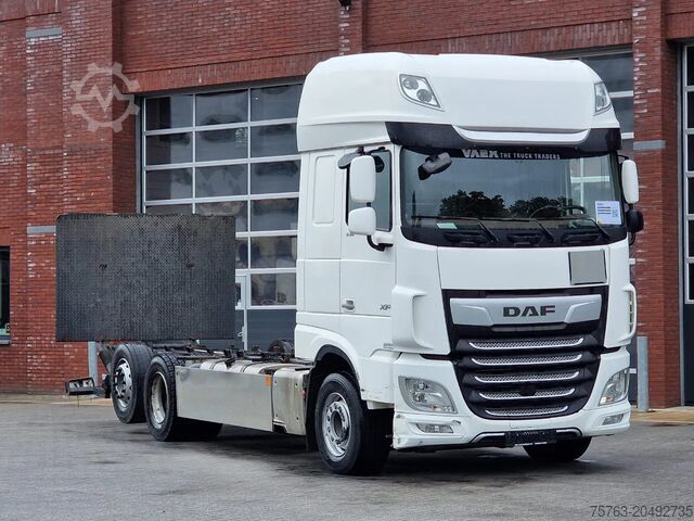Sasis dengan kabin DAF XF 530 SuperSpaceCab 6x2*4 - Chassis 740 cm - L...