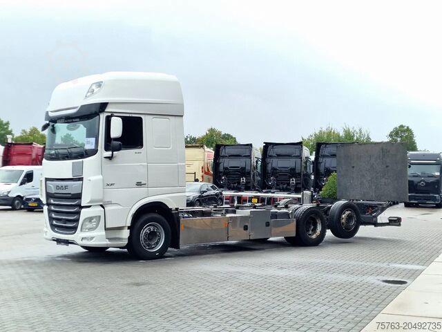 Sasis dengan kabin DAF XF 530 SuperSpaceCab 6x2*4 - Chassis 740 cm - L...