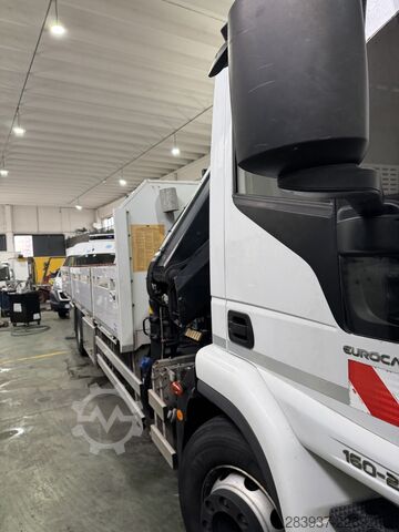 Truck mounted crane iveco 160e25