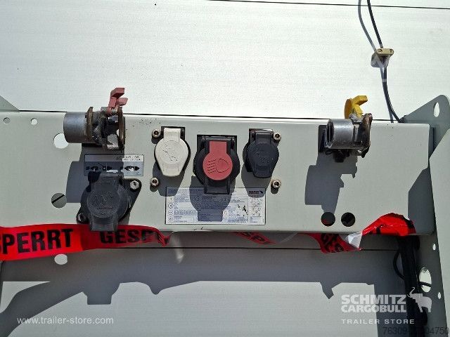 مقطورة نصفية مفتوحة مع قماش مشمع Schmitz Cargobull Curtainsider Mega Getränke
