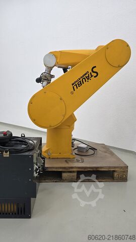 Industriālais robots Stäubli RX160 + CS8C
