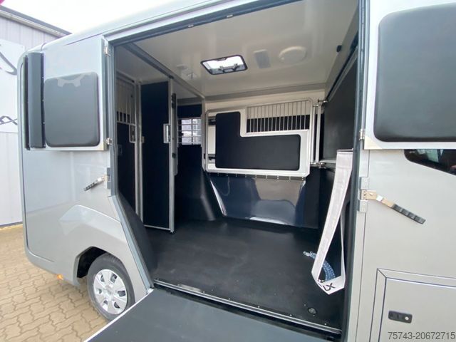 家畜運搬車 RENAULT Master STX 5 Sitzer Haras ex. Lang Automatik