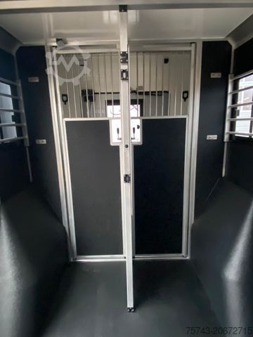 家畜運搬車 RENAULT Master STX 5 Sitzer Haras ex. Lang Automatik