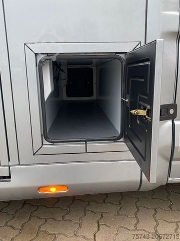 家畜運搬車 RENAULT Master STX 5 Sitzer Haras ex. Lang Automatik