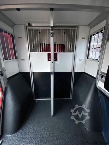 家畜運搬車 RENAULT MASTER AKX NEW MODELL 2025 5 Sitzer Haras ex. L