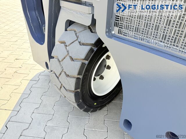Dört yollu forklift Combilift CB4500 GAS TRIPLEX 6400 FORK POSITIONER