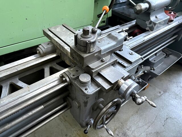 Mesin bubut pusat VDF Boehringer