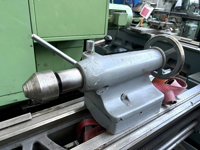 Mesin bubut pusat VDF Boehringer