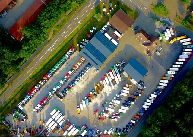 مقطورة مفتوحة HUMBAUR HBT Verkehrsleitanhänger mit Leuchtanlage