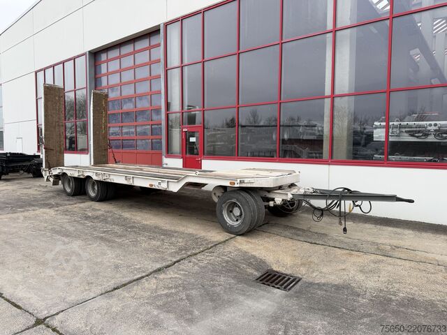 Lavtloader trailer Müller Mitteltal T3  3 Achs Tiefladeranhänger