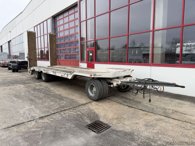 Lavtloader trailer Müller Mitteltal T3  3 Achs Tiefladeranhänger