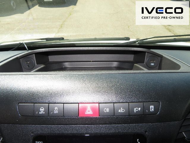 Vrachtwagen met bakwagen IVECO Daily 70C18HA8/P Koffer/LBW, Klima, NL 3228kg