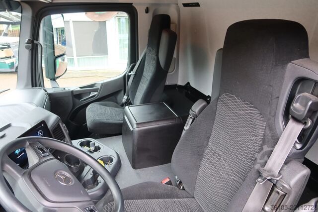 Bavul Mercedes-Benz Actros 1824L Bakwagen + Laadklep 2000 kg