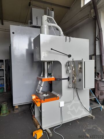 Hydraulic Press with ejector 