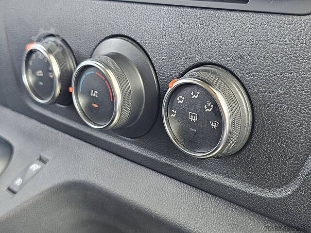Mobil station wagon beratap tinggi RENAULT MASTER 2.3 L2H2 Dubbele Cabine