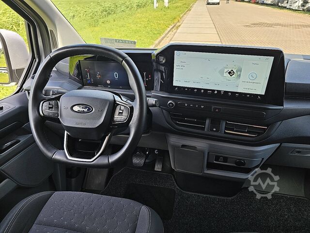 Mobil station wagon beratap tinggi FORD TRANSIT CUSTOM 2.0 L2 LIMITED 170Pk Nav