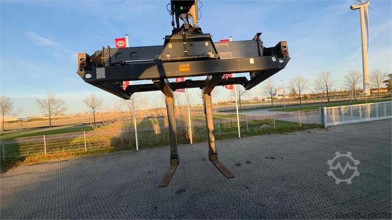 Kalmar vikbara gaffelaggregat för ISO-spreder Kalmar Foldable Forks Attachment for ISO Spreaders