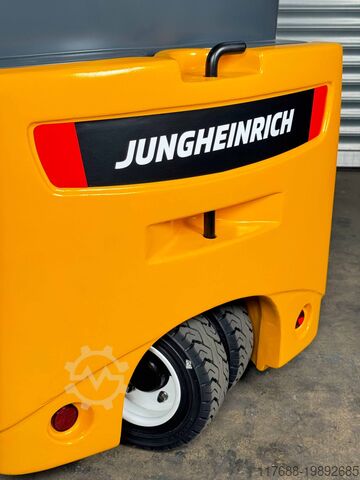 Vehículo eléctrico de 3 ruedas Jungheinrich EFG 220 - Service Neu - Batterie 80% - Triplex
