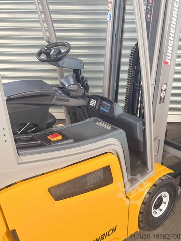 Električni trikolesnik Jungheinrich EFG 220 - Service Neu - Batterie 82% - Freihub