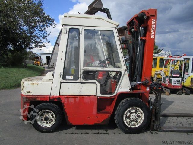 Dizel viljuškari Nissan 4 Ton.-Triplex-Freihub 6m + Seitenschieber