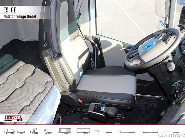 Autocamion greu VOLVO FH 551 8x4 Tridem VLA (Luftfederung)