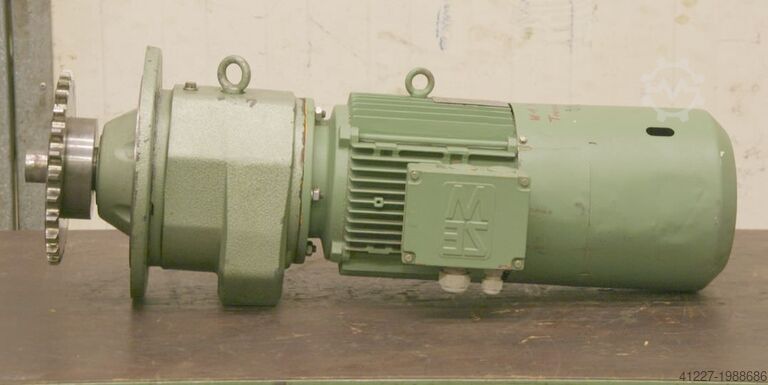 Geared motor 3 kW 109 rpm SEW Eurodrive R73 GVN112MBMG/X