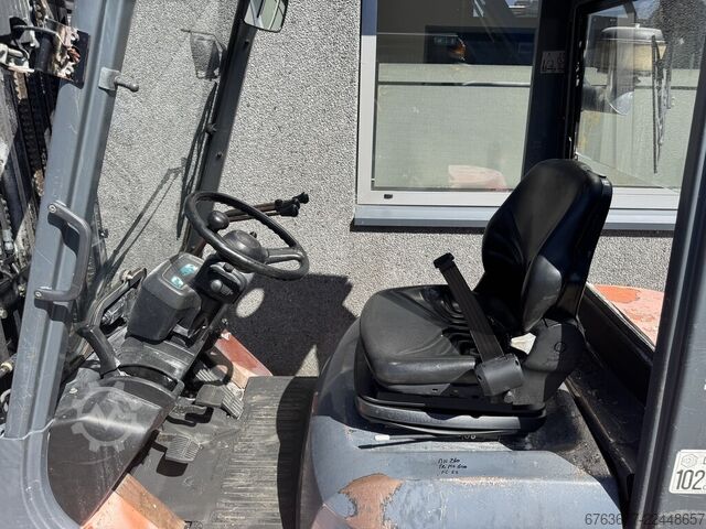 Toyota 62-7FDF25 Triplex 600 Levée libre/ Déplacement latéral Diesel 2004 TOYOTA 62-7FDF25 Triplo 600 Freelift/ Sideshift Diesel 2004