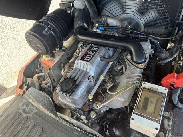 Toyota 62-7FDF25 Triplex 600 Levée libre/ Déplacement latéral Diesel 2004 TOYOTA 62-7FDF25 Triplo 600 Freelift/ Sideshift Diesel 2004