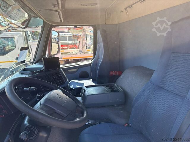 Kofer Volvo FM 310 + DHOLLANDIA LOADLIFT 3000 KG + ZIJDEUR ...