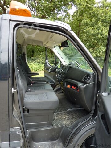 Sklop vučnog vozila i niskopodnog poluprikolice Iveco Daily 40