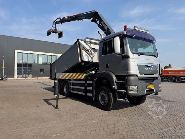 크레인이 있는 티퍼 MAN TGS 28.480 6x4-4 BL Kipper / HMF 2420 K3