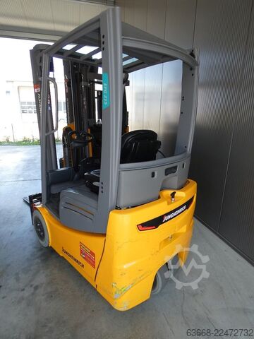 Empilhador eléctrico de 3 rodas Jungheinrich EFG 215 - 480 DZ