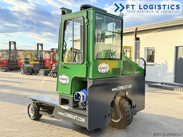Négyirányú targoncát Combilift C4000 GAS DUPLEX 4100 FREE-LIFT CABIN