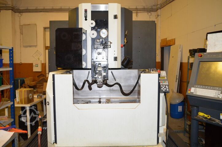 MAKINO DUO 43 дротяна електроерозійна машина MAKINO DUO 43 WIRE