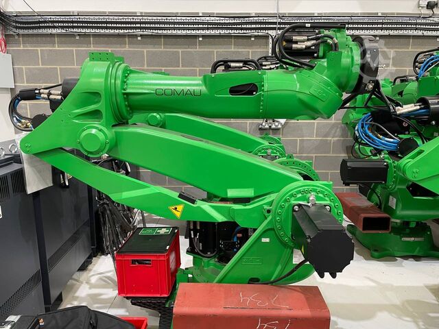 2x Roboterarm Comau Smart5 NJ4 220-2.7