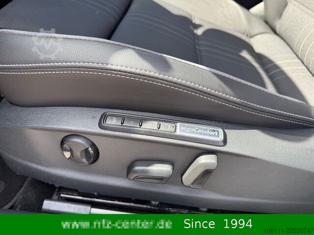 รถมินิบัส VW Passat Variant Alltrack 4Motion 2.0 TDI HeadUP