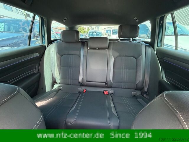 รถมินิบัส VW Passat Variant Alltrack 4Motion 2.0 TDI HeadUP