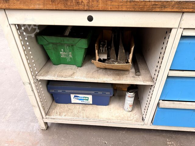 โต๊ะทำงานพร้อมอุปกรณ์ BEDRUNKA + HIRTH nan