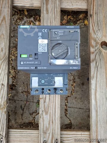 Výkonový vypínač s motorovým pohonom Siemens 3VA9257-0HA10 / 3VA1225-5EF32-0AA0