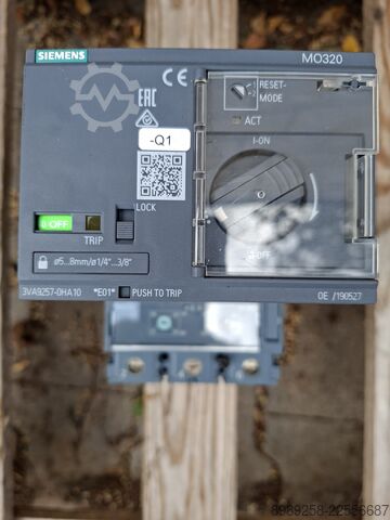 Výkonový vypínač s motorovým pohonom Siemens 3VA9257-0HA10 / 3VA1225-5EF32-0AA0