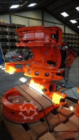 Kenderaan perhutanan  C 450 with Autolubrification on Tilt Rotation