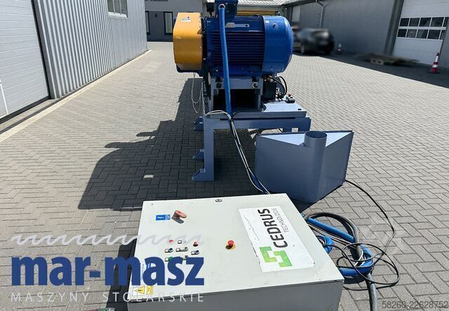 Máy băm gỗ OSKA OKRR 550