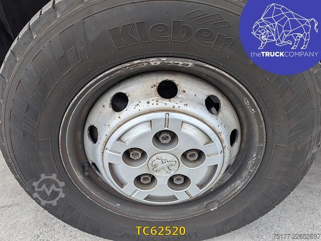 รถตู้ตู้ทึบ Peugeot Boxer 3t3 2l blue hdi 110 pack