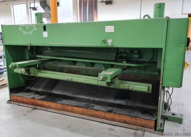 Gunting guillotine hidrolik LVD MVN 31/ 8