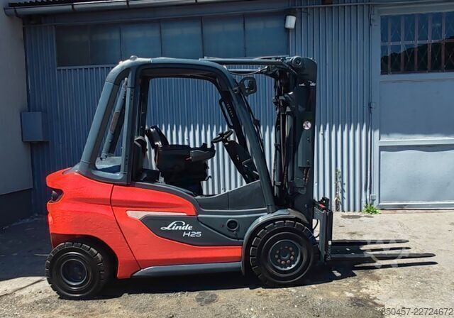 Dyzeliniai šakiniai krautuvai Linde H25D
